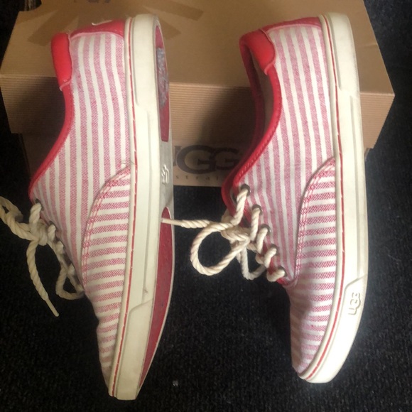 ❤️SOLD❤️ UGG W Eyan Stripe with Red - Picture 3 of 7